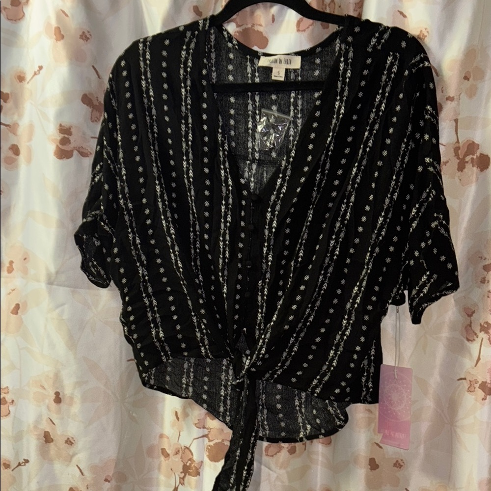 Chic Black and White Blouse with Elegant Design